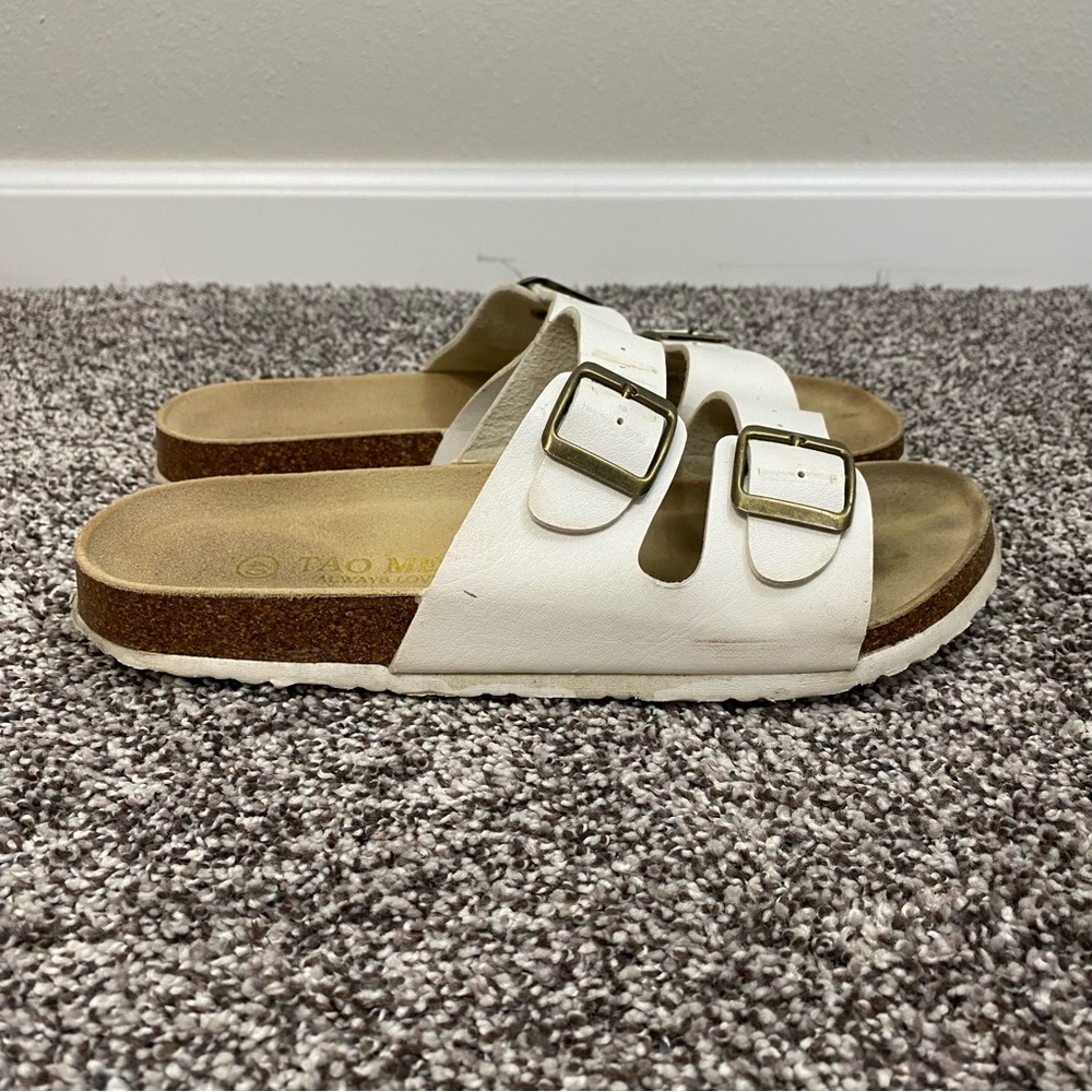 Tao‎ Mei Si White Sandals Women's Size 40 or US 9